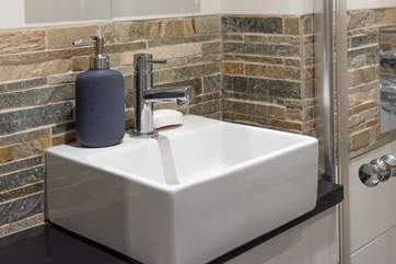 The en suite shower-room.