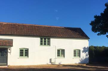 Crab Apple Cottage is a brand new barn conversion in a fabulous setting with open views and gorgeous woodland walks.
