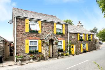 Crowsnest is the first floor apartment in the left-hand cottage, located on the main coastal road through the hamlet of Trewarmett.