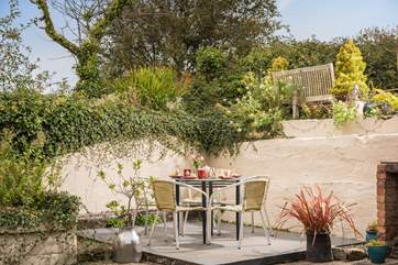 You are sure to enjoy al fresco dining at Stormleigh Cottage.