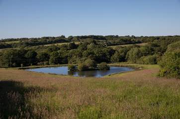 The uninterrupted views are simply stunning and can be enjoyed from all angles when walking in and around this beautiful location. A short walk will find you at the edge of this beautiful lake. Perfec