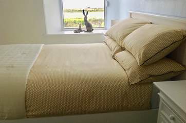 The comfortable double bedroom.