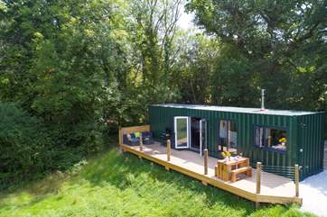 Huxham Hideaway offers the perfect get away from it all retreat for a couple but is situated just a couple of miles from the Cathedral City of Exeter.
