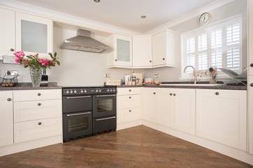 You will find everything you need in this well-equipped kitchen