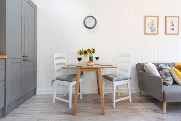 Many a meal can be enjoyed at the dining-table.