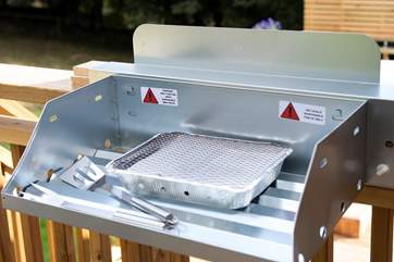 The owners have even provided this clever shelf for disposable barbecues!