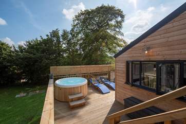 A few steps down from the living space leads to the hot tub. It can also be accessed via the entrance door which provides level access.