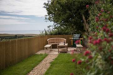 For even more spectacular views, take a trip up to the top patio area, spark up the barbecue and relax in this super tranquil setting.