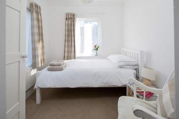 Bedroom 4 is at the front of the house and has a single bed (3').