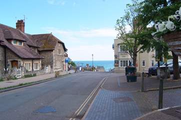 Beer is a traditional coastal village dipping right down to the sea. There are cafes, galleries, gift shops and food stores - all that you will need.