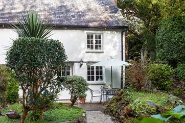 Welcome to Rose Cottage. The garden is located in front of a little stream, and is not fully enclosed, so please keep a watchful eye on the young ones and your four-legged friends.