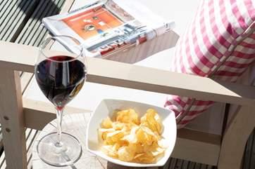 Take in the marina sights with a pre-dinner drink.