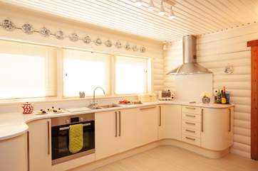 The modern and well-equipped kitchen.