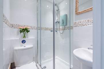 The en suite shower-room.