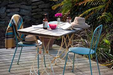Dine al fresco in the sunshine.