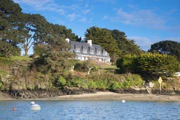 Weatheroak stands on the banks of the Percuil estuary.