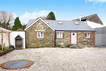 Gilliflower is a beautifully presented cottage set around a sheltered courtyard.