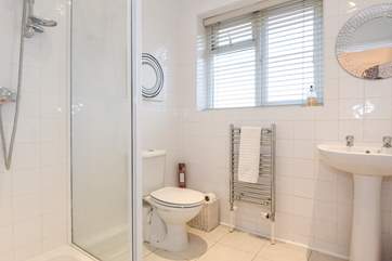 ...en suite shower-room.