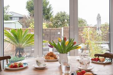 Open the bi-fold doors leading to the enclosed patio and enjoy breakfast in the morning sunshine.