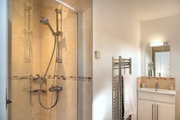 The en suite has a separate shower and .....