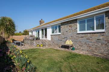 Tarquin offers sea views, enclosed gardens front and back and a stylish yet comfortable interior.
