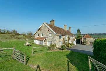 Whitehall Farm Cottage is part of a wonderful period farmhouse in a beautiful setting in the Otter Valley just outside the market town of Honiton.