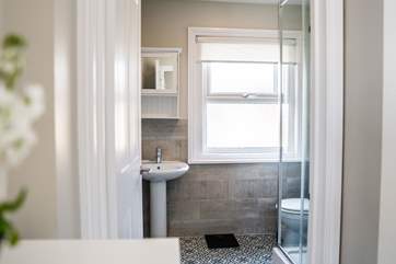 The en suite bathroom off the double bedroom.