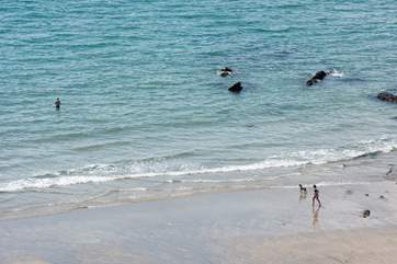 The beach never gets busy, so you can enjoy it as you wish.