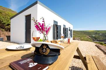 Have a leisurely lunch in the great outdoors with the stunning view reaching out in front of you.