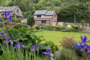 This is a gorgeous cottage found in wonderful
grounds.