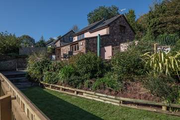 This is a gorgeous cottage offers a great enclosed space for your four-legged friend(s) to run freely.