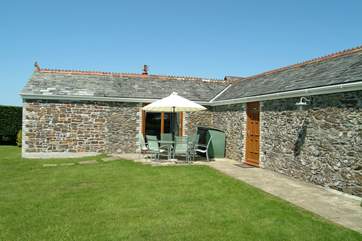 The sheltered patio-area.