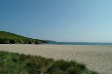 Par Sands has ample parking right next to the beach.