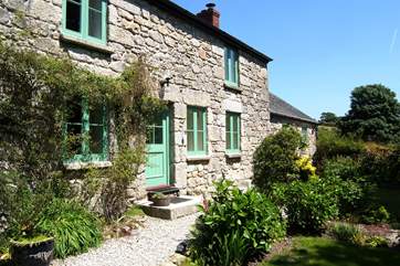 The front of pretty Seaureaugh Cottage.